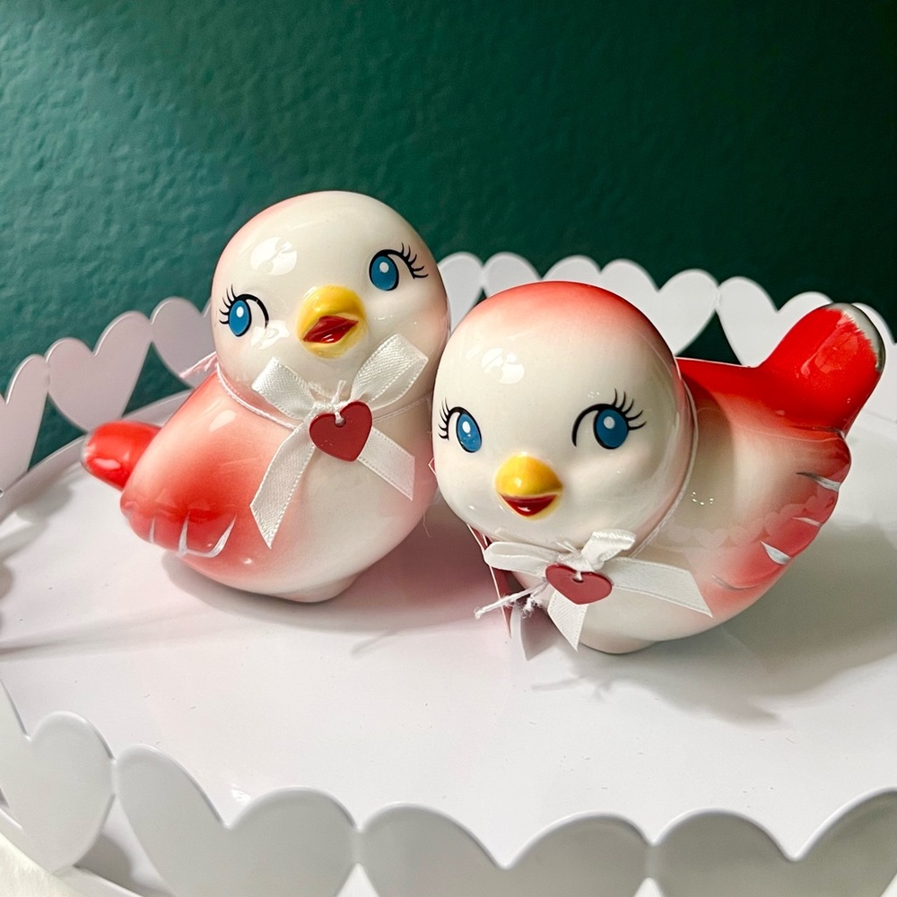 TARGET SPRITZ Valentines Day Ceramic Love Birds Looking Up & Straight Set 2024